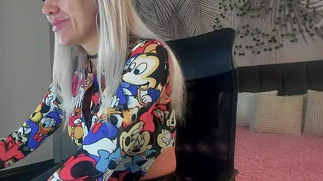 Snapshot of Kira_Key chatting on November 1, 2025, 2:51 am Kira Key online show from November 1, 2025, 2:51 am