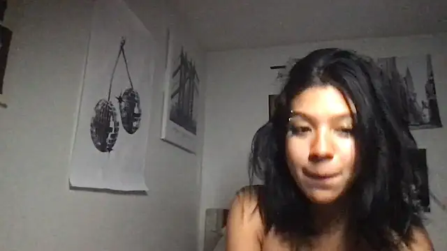 Snapshot of petitelatinateen chatting on September 18, 2025, 7:33 am petitelatinateen online show from September 18, 2025, 7:33 am