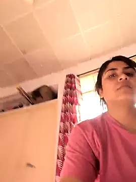 queenbuggi online show from February 12, 2026, 9:20 am