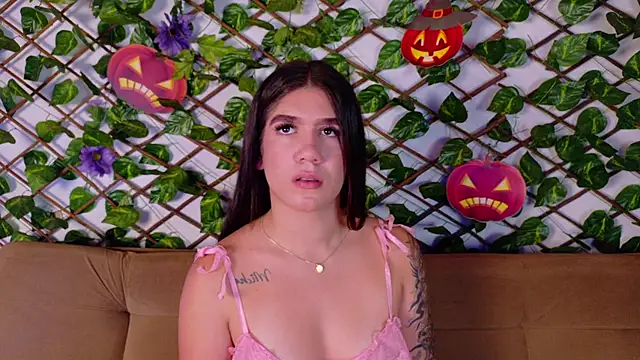 Snapshot of kloe_bella chatting on October 17, 2025, 1:24 pm kloe bella online show from October 17, 2025, 1:24 pm