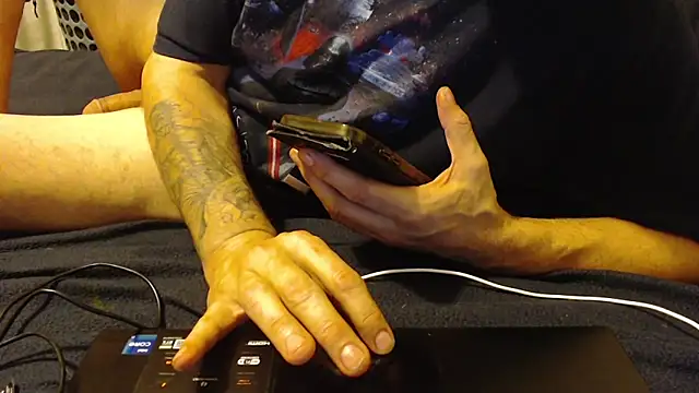 idiotpig66 online show from March 22, 2026, 7:32 am