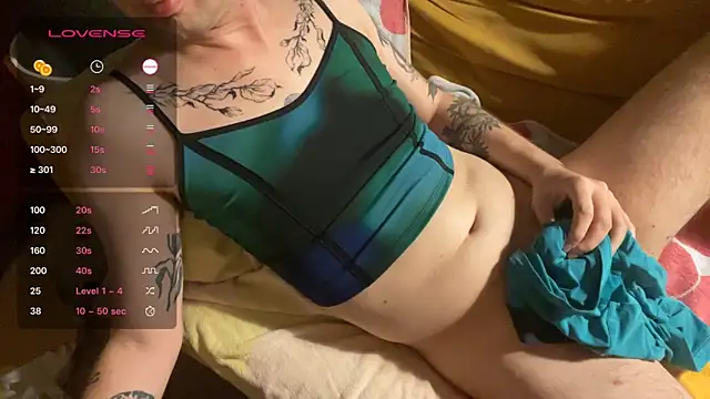 Snapshot of NoaTender chatting on October 31, 2025, 7:32 pm NoaTender online show from October 31, 2025, 7:32 pm