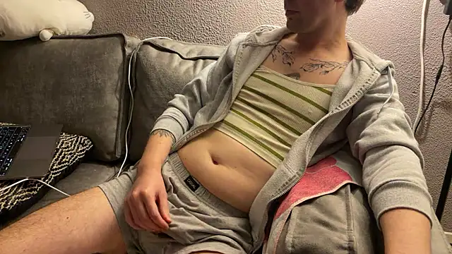 Snapshot of NoaTender chatting on November 24, 2025, 7:47 pm NoaTender online show from November 24, 2025, 7:47 pm