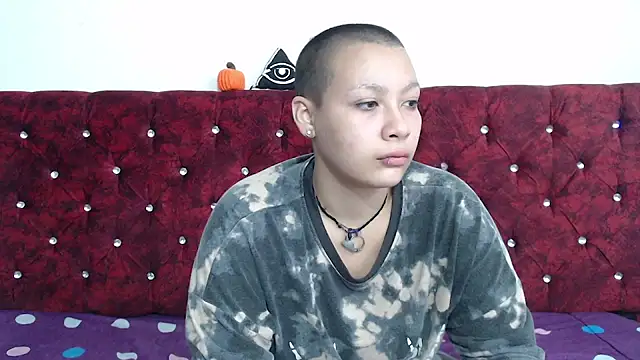 Snapshot of Cherry_vald chatting on November 7, 2025, 12:10 pm Cherry vald online show from November 7, 2025, 12:10 pm