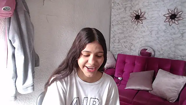 Evagirl69 online show from June 18, 2026, 12:32 pm