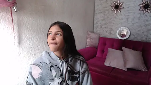 Evagirl69 online show from May 13, 2026, 12:23 pm