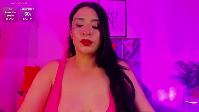 Snapshot of AlombraMorris chatting on July 11, 2026, 11:32 am AlombraMorris online show from July 11, 2026, 11:32 am