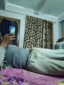 vardh033 online show from February 19, 2026, 11:45 pm