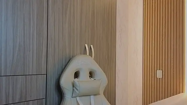 Madam Hott online show from November 6, 2025, 3:43 am