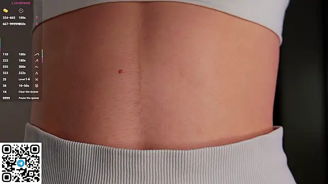 Snapshot of Quinavelle chatting on November 23, 2025, 6:45 am Quinavelle online show from November 23, 2025, 6:45 am