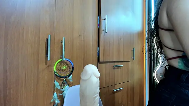 scarletr red online show from February 8, 2026, 12:08 am