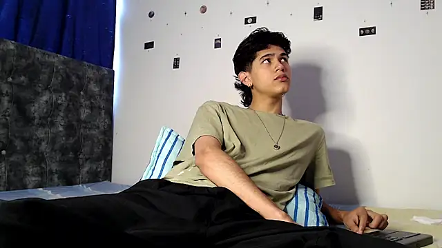 alexmark  online show from April 24, 2026, 5:04 pm