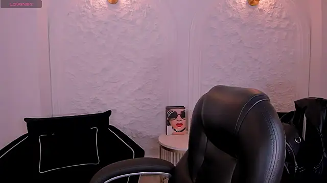 TiffannySins online show from May 7, 2026, 3:55 am