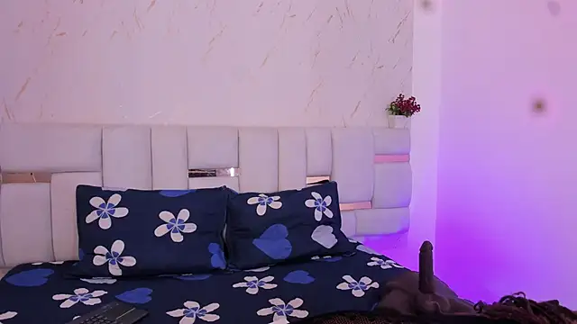 Snapshot of ThaliaOcean chatting on December 1, 2025, 8:10 pm ThaliaOcean online show from December 1, 2025, 8:10 pm