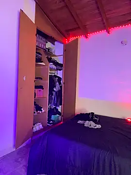 RickKrong  online show from October 24, 2025, 4:44 am