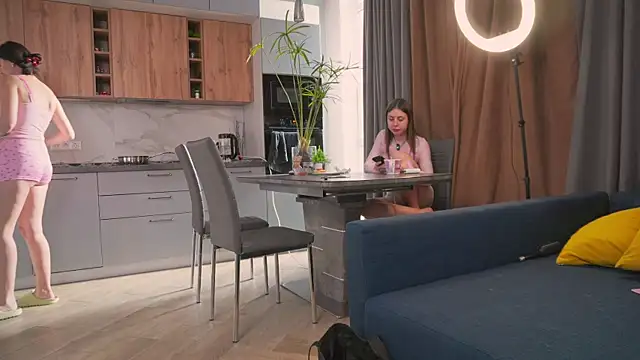 Anny Molly online show from November 7, 2025, 6:18 am