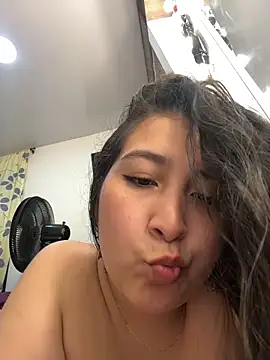 Snapshot of evelyn_1702 chatting on June 4, 2026, 8:24 pm evelyn 1702 online show from June 4, 2026, 8:24 pm