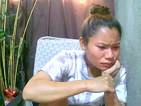 Snapshot of Sweeetgurll chatting on April 23, 2026, 7:48 am Sweeetgurll online show from April 23, 2026, 7:48 am