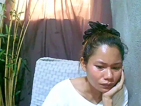 Snapshot of Sweeetgurll chatting on April 18, 2026, 8:16 am Sweeetgurll online show from April 18, 2026, 8:16 am