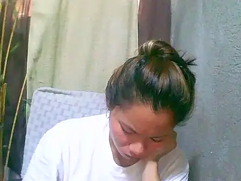Snapshot of Sweeetgurll chatting on April 28, 2026, 2:27 am Sweeetgurll online show from April 28, 2026, 2:27 am