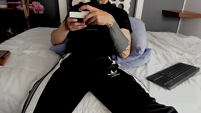 Snapshot of Mr_Klein_69 chatting on December 14, 2025, 1:12 am Mr Klein 69 online show from December 14, 2025, 1:12 am