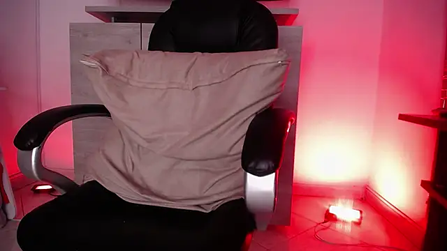 Snapshot of Mr_Klein_69 chatting on October 31, 2025, 3:25 am Mr Klein 69 online show from October 31, 2025, 3:25 am