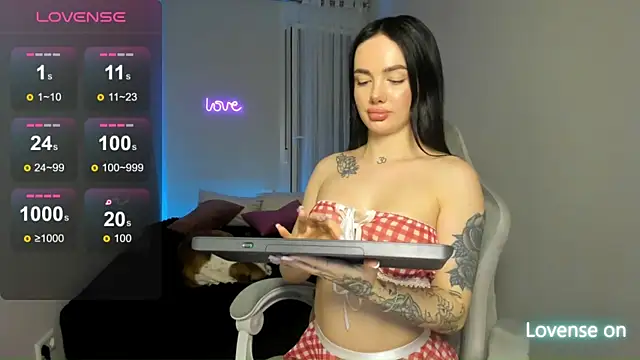 Snapshot of SelinaStorm chatting on April 21, 2026, 1:42 am SelinaStorm online show from April 21, 2026, 1:42 am