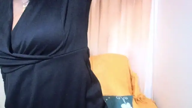 Indianpeaches online show from October 22, 2025, 5:51 am