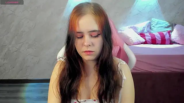 Snapshot of Alis_Platt chatting on February 10, 2026, 12:31 am Alis Platt online show from February 10, 2026, 12:31 am