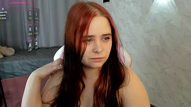 Snapshot of Alis_Platt chatting on June 2, 2026, 1:05 am Alis Platt online show from June 2, 2026, 1:05 am