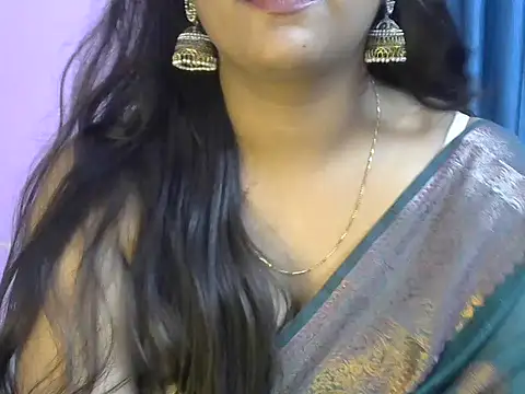 Queenxxx98 online show from October 24, 2025, 7:57 pm