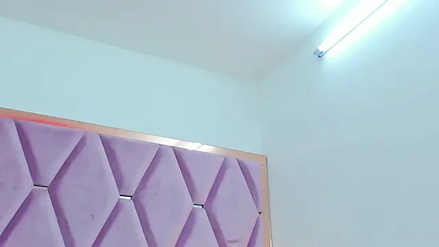 Snapshot of MaskedGirl_ chatting on October 16, 2025, 11:40 am MaskedGirl online show from October 16, 2025, 11:40 am