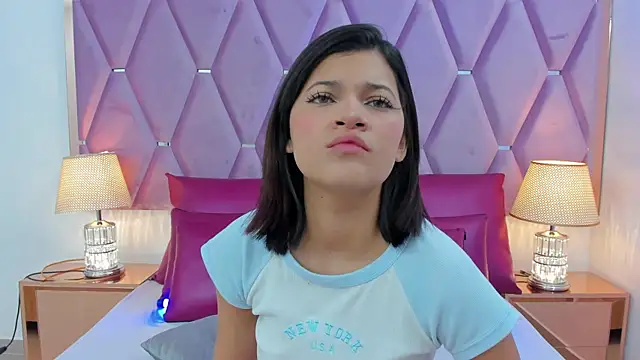 Snapshot of MaskedGirl_ chatting on November 19, 2025, 12:16 pm MaskedGirl online show from November 19, 2025, 12:16 pm