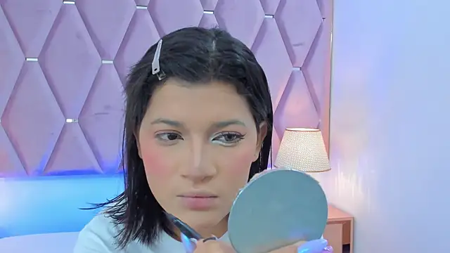 Snapshot of MaskedGirl_ chatting on November 14, 2025, 12:09 pm MaskedGirl online show from November 14, 2025, 12:09 pm