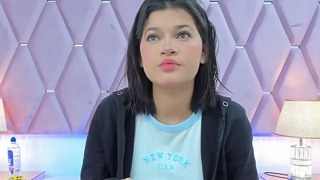 Snapshot of MaskedGirl_ chatting on November 11, 2025, 12:11 pm MaskedGirl online show from November 11, 2025, 12:11 pm