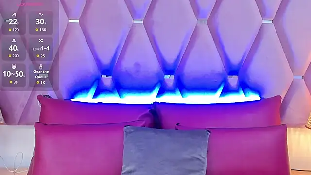 Snapshot of MaskedGirl_ chatting on November 7, 2025, 10:09 am MaskedGirl online show from November 7, 2025, 10:09 am