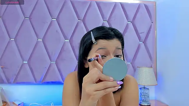 Snapshot of MaskedGirl_ chatting on November 16, 2025, 11:04 am MaskedGirl online show from November 16, 2025, 11:04 am