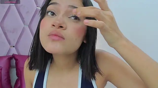 Snapshot of MaskedGirl_ chatting on December 3, 2025, 11:53 am MaskedGirl online show from December 3, 2025, 11:53 am