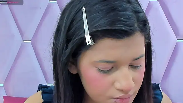 Snapshot of MaskedGirl_ chatting on October 29, 2025, 12:04 pm MaskedGirl online show from October 29, 2025, 12:04 pm