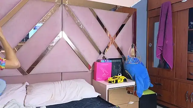 Sophia moo  online show from March 4, 2026, 3:47 am