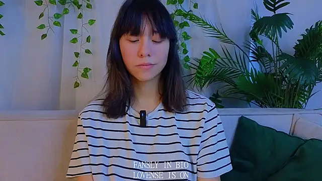 Snapshot of BritniBers chatting on November 17, 2025, 2:26 am BritniBers online show from November 17, 2025, 2:26 am