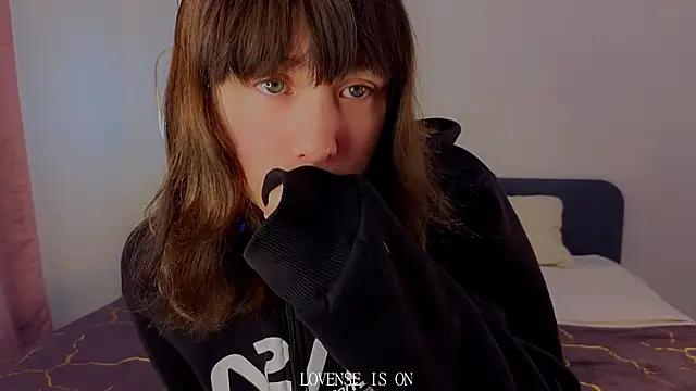 Snapshot of BritniBers chatting on November 30, 2025, 2:12 am BritniBers online show from November 30, 2025, 2:12 am