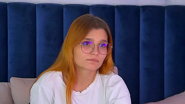 Snapshot of BellaMarebelle chatting on October 17, 2025, 4:31 pm BellaMarebelle online show from October 17, 2025, 4:31 pm