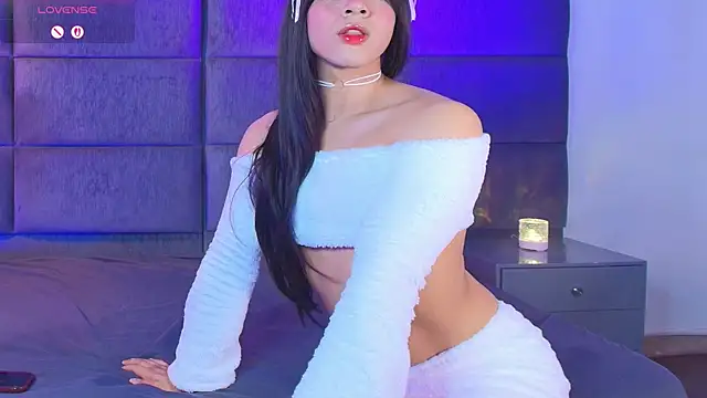 Snapshot of Slenna_Moon chatting on May 13, 2026, 2:18 am Slenna Moon online show from May 13, 2026, 2:18 am