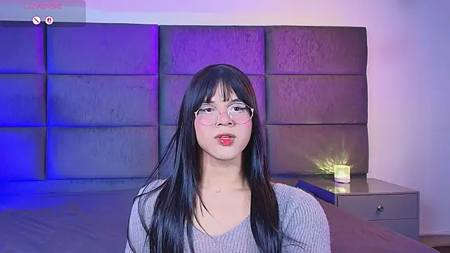 Snapshot of Slenna_Moon chatting on May 21, 2026, 1:47 am Slenna Moon online show from May 21, 2026, 1:47 am