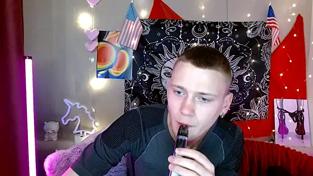 Snapshot of Xavier_Night81 chatting on October 14, 2025, 7:20 am Xavier Night81 online show from October 14, 2025, 7:20 am