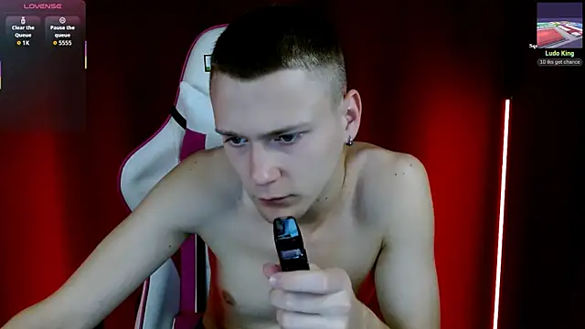 Snapshot of Xavier_Night81 chatting on October 12, 2025, 12:28 pm Xavier Night81 online show from October 12, 2025, 12:28 pm