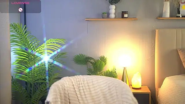 Snapshot of LollaStich chatting on April 6, 2026, 8:15 am LollaStich online show from April 6, 2026, 8:15 am