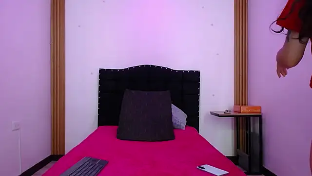 Snapshot of KENDALL_ART chatting on November 7, 2025, 8:02 pm KENDALL ART online show from November 7, 2025, 8:02 pm