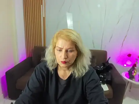 Snapshot of Juanitarubia chatting on November 22, 2025, 7:02 pm Juanitarubia online show from November 22, 2025, 7:02 pm